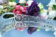 画像4: アンティークシルバー、アンティーク銀器、純銀製(925)  1899年  流れるようなスクロール装飾が見事なギャラリートレイ (4)