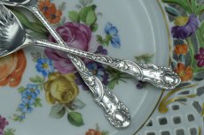 画像7: アンティークシルバー、アンティーク銀器  純銀製（925）1924年 ロココ調　貝のボウルジャムスプーン２本 セット  (7)