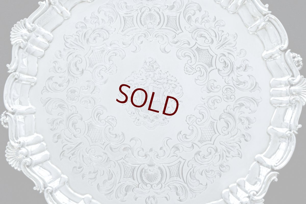 画像6: アンティークシルバー、アンティーク銀器 純銀製(925) 1854年 貝とスクロールのボーダー、手彫り彫刻 貴族の紋章入りサルヴァ 31cm (6)