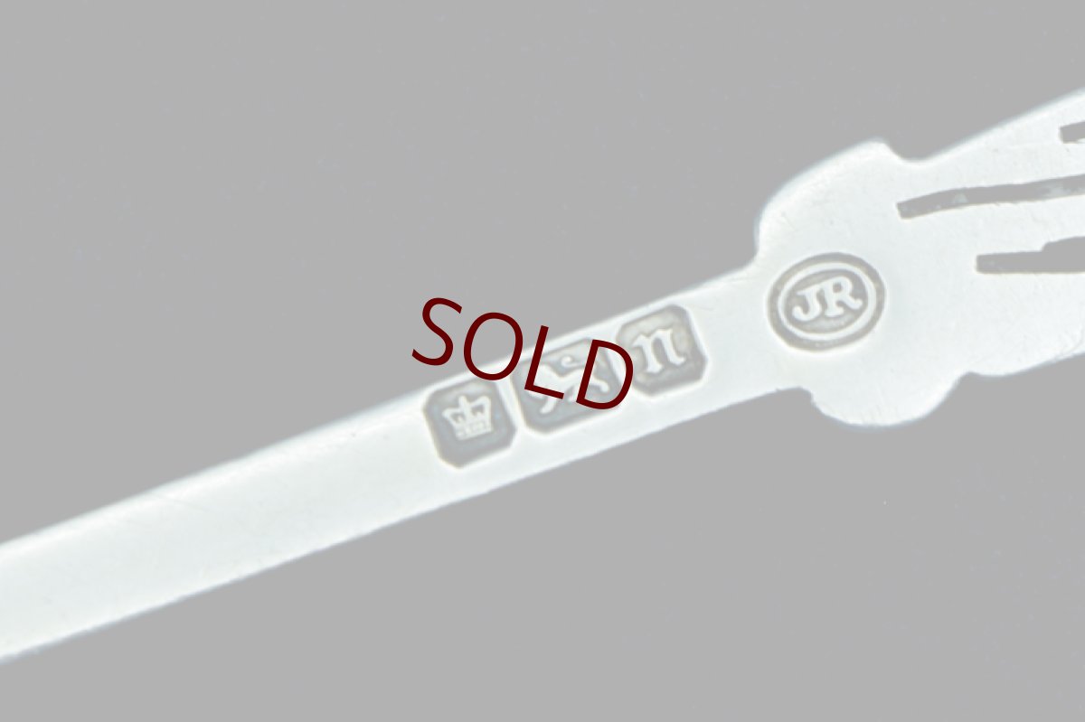 画像8: 新ウェブサイト特別価格！アンティークシルバー、アンティーク銀器  純銀製（925）1905年 スクロールとお花の透かし細工のハンドル フリルの縁取りお花の彫刻ボウル ジャムスプーン２本 セット  (8)