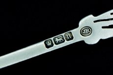 画像8: 新ウェブサイト特別価格！アンティークシルバー、アンティーク銀器  純銀製（925）1905年 スクロールとお花の透かし細工のハンドル フリルの縁取りお花の彫刻ボウル ジャムスプーン２本 セット  (8)