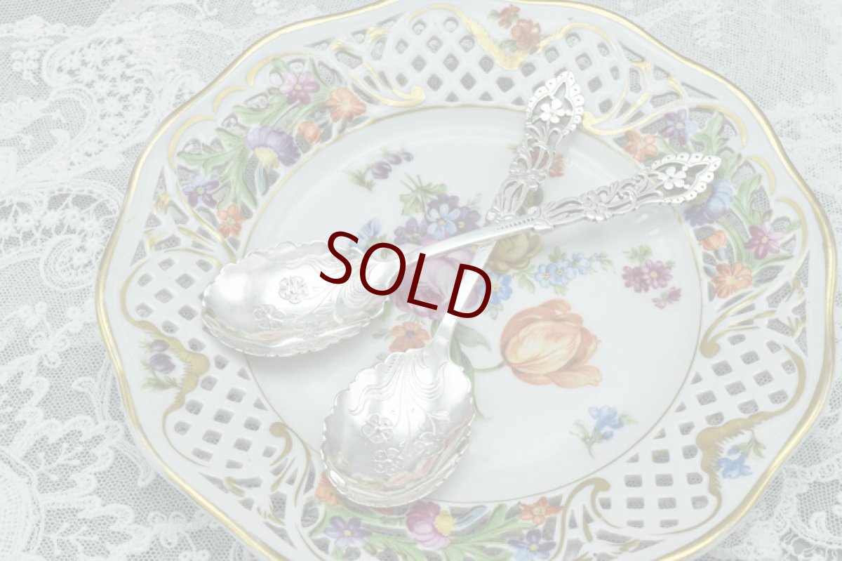 画像3: 新ウェブサイト特別価格！アンティークシルバー、アンティーク銀器  純銀製（925）1905年 スクロールとお花の透かし細工のハンドル フリルの縁取りお花の彫刻ボウル ジャムスプーン２本 セット  (3)