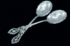 画像5: 新ウェブサイト特別価格！アンティークシルバー、アンティーク銀器  純銀製（925）1905年 スクロールとお花の透かし細工のハンドル フリルの縁取りお花の彫刻ボウル ジャムスプーン２本 セット  (5)