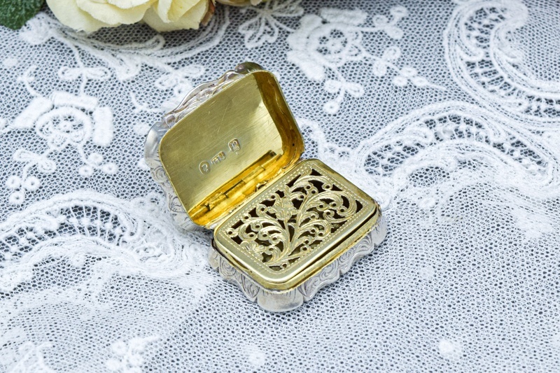 純銀製(925) 1886年 ハンドエングレービング 透かし細工 ビネグレット