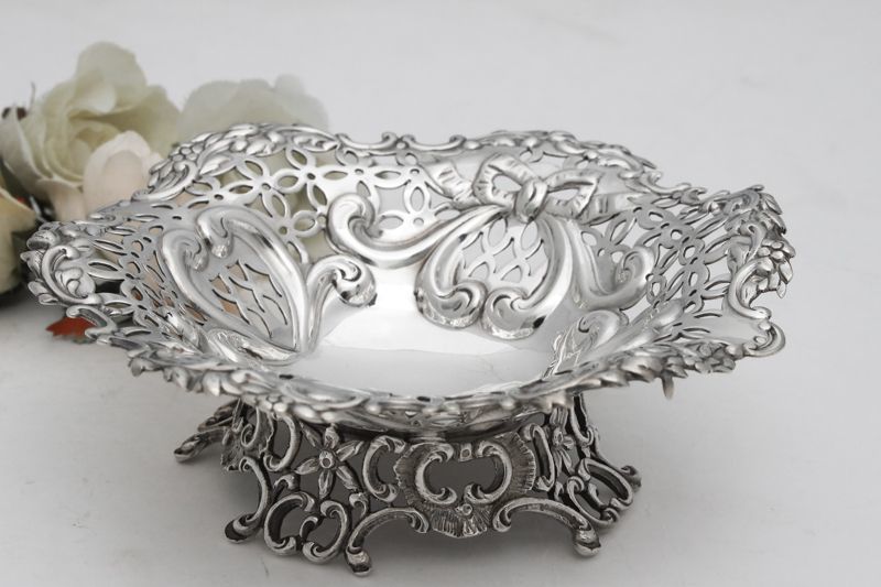 純銀製（925）1890年 リボンの透かし細工ボンボンディッシュ