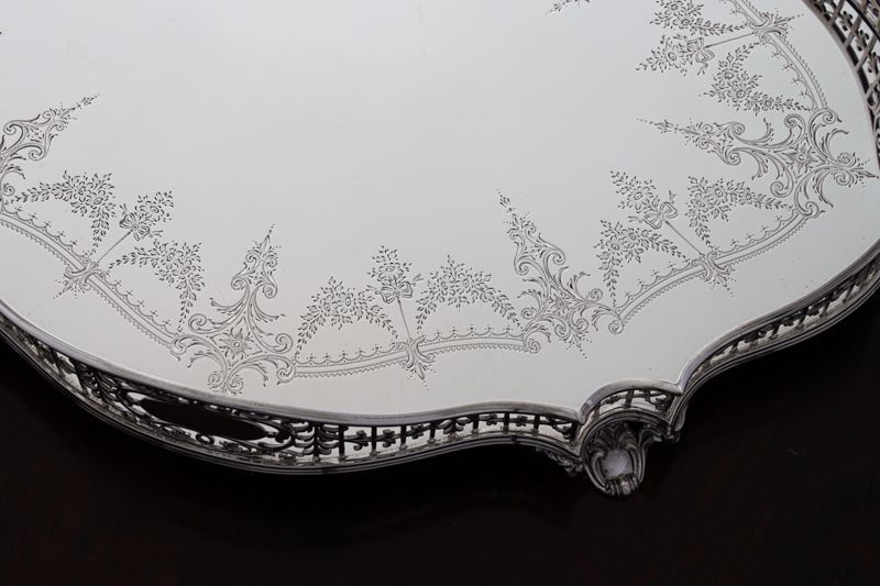 純銀製(925) 特級 1911年 マッピン＆ウェッブ 制作 リボンとお花のガーランド彫刻 ハンドカット ギャラリートレイ