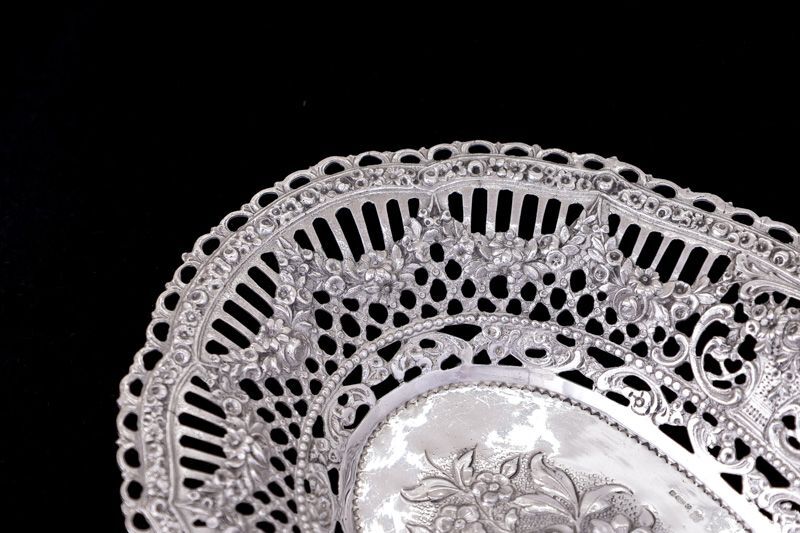 画像3: アンティークシルバー、アンティーク銀器、純銀製（925）フラワーバスケット、薔薇とお花のガーランド ロココスタイル　ボンボンディッシュ