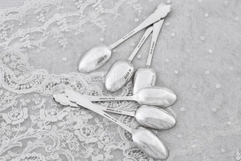 画像4: アンティークシルバー、アンティーク銀器、純銀製 1900年 貝とスクロール装飾 ティースプーンセット