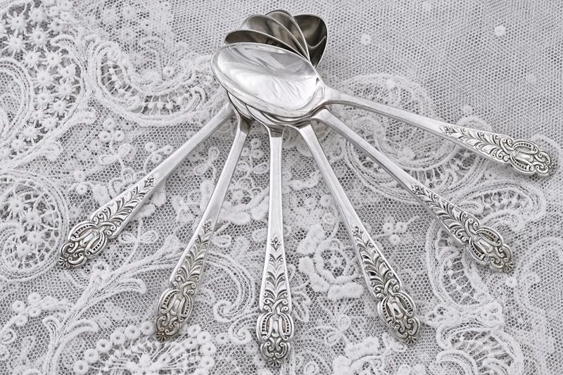 画像3: アンティークシルバー、アンティーク銀器、純銀製 1900年 貝とスクロール装飾 ティースプーンセット