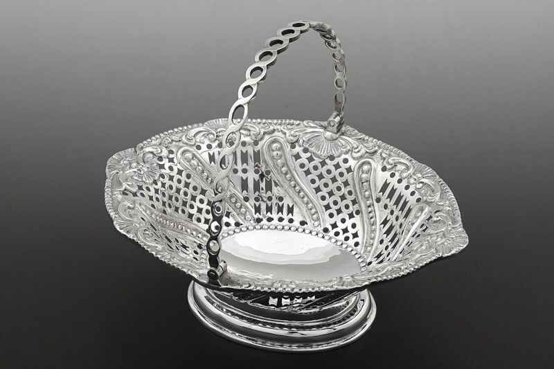 画像1: アンティークシルバー、アンティーク銀器、純銀製(925) 1891年 ビーズ、スクロールと貝の縁飾り、透かし細工 ボンボンバスケット　