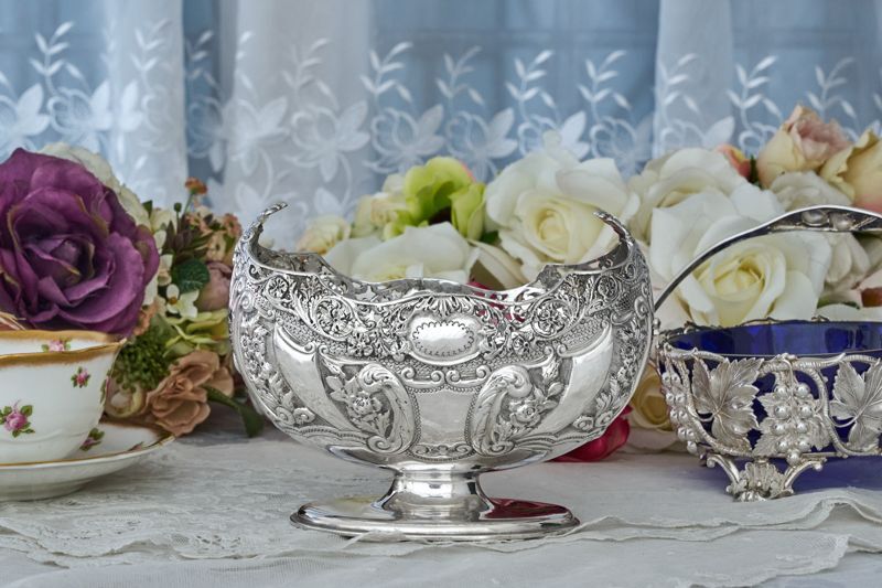 画像1: アンティークシルバー、アンティーク銀器、純銀製(925) 1900年 美しい縁周りの透かし細工 花とスクロールの打ち出し彫刻 ボンボンディッシュ