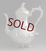 画像: ヴィクトリアンロココ　Martin, Hall & Co.薔薇と花葉のチェイシング　鳥の摘みのコーヒーポット