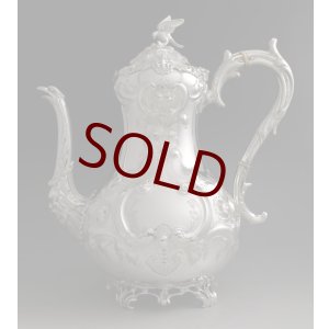 画像: ヴィクトリアンロココ　Martin, Hall & Co.薔薇と花葉のチェイシング　鳥の摘みのコーヒーポット