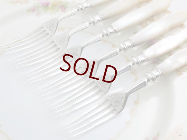 画像10: 純銀製（９２５）　１８８５年　マッピン＆ウェッブ　Mappin & Webb 手彫り　白蝶貝ハンドル　デザートカトラリー６組セット共箱付き