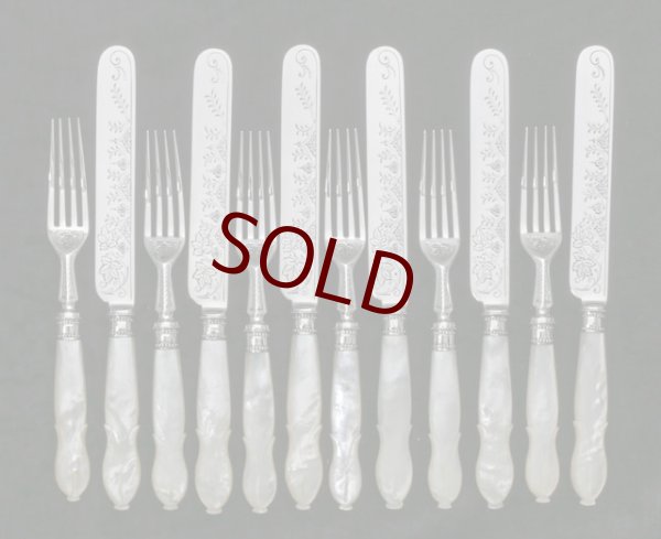 画像2: 純銀製（９２５）　１８８５年　マッピン＆ウェッブ　Mappin & Webb 手彫り　白蝶貝ハンドル　デザートカトラリー６組セット共箱付き