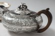 画像2: 純銀製（925）ジョージアン　1823年バーナード制作、お花のチェイシング　手作り　ティーポット