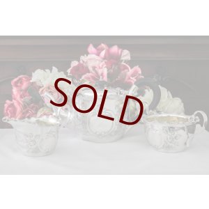 画像: 純銀（925）1896年　フリルと薔薇が可愛らしい　バッチェラーサイズ　ティー3点セット