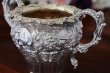 画像10: 純銀製（925）1833年 特級　ジョージアン　お花とスクロールのチェイシング　ティー＆コーヒー4点セット