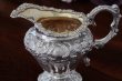 画像19: 純銀製（925）1833年 特級　ジョージアン　お花とスクロールのチェイシング　ティー＆コーヒー4点セット