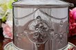画像3: アンティークシルバー、アンティーク銀器、シルバープレート製　ヴィクトリアン お花のガーランド 小さ目  ビスケットボックス