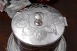 画像4: アンティークシルバー、アンティーク銀器、シルバープレート製　ヴィクトリアン お花のガーランド 小さ目  ビスケットボックス