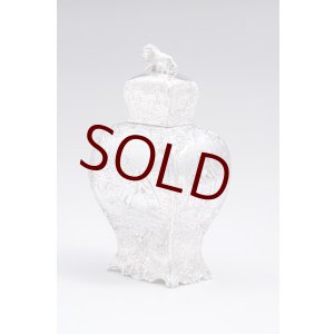 画像: アンティークシルバー、アンティーク銀器、純銀製 ドイツ製  ロココスタイル　手彫り打ち出し彫刻　ティーキャディー 