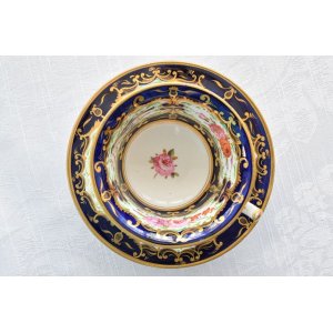 画像: アンティーク陶磁器 c.1860 　ダービー　ロイヤルブルー、金彩、薔薇と小鳥のカップ＆ソーサー