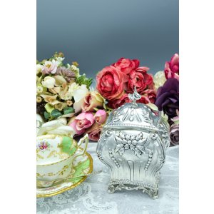画像: アンティークシルバー、アンティーク銀器、純銀製（925）　1899年　お花のハンドチェイシング　ティーキャディー