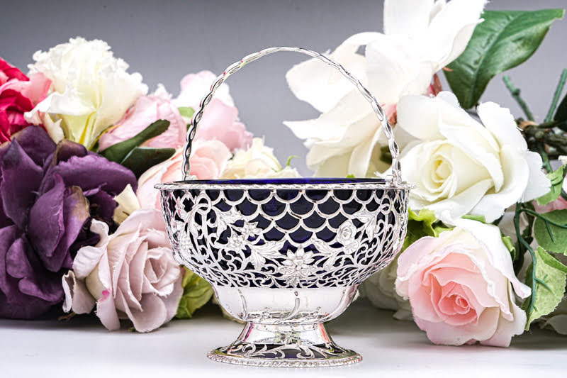 画像1: アンティークシルバー、アンティーク銀器、純銀製(925)  1903年　薔薇、お花と葡萄のガーランド 美透かし細工　シュガーバスケット
