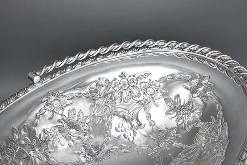 画像4: アンティークシルバー、アンティーク銀器、シルバープレート　ヴィクトリア時代中後期 手彫りのバラ、お花の彫刻　オーバル　ケーキバスケット 