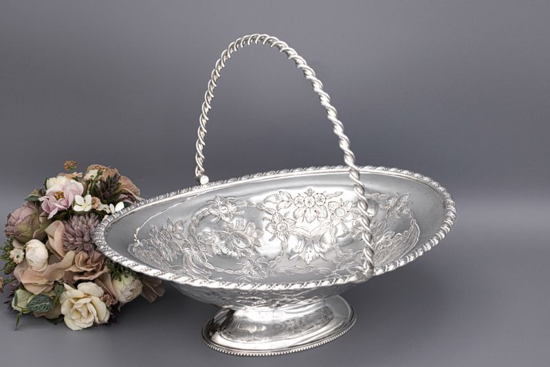 画像1: アンティークシルバー、アンティーク銀器、シルバープレート　ヴィクトリア時代中後期 手彫りのバラ、お花の彫刻　オーバル　ケーキバスケット 